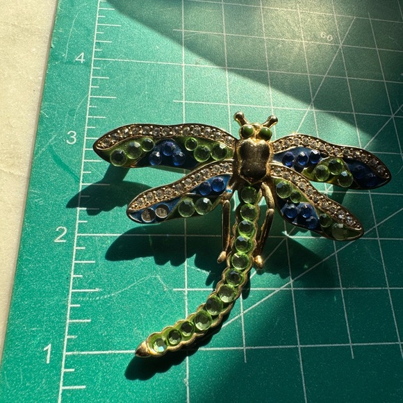 Signed Suzanne Bjontegard rhinestone brooch. - Picture 4 of 6